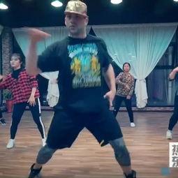 小孩跳街舞视频,街头舞动青春风采